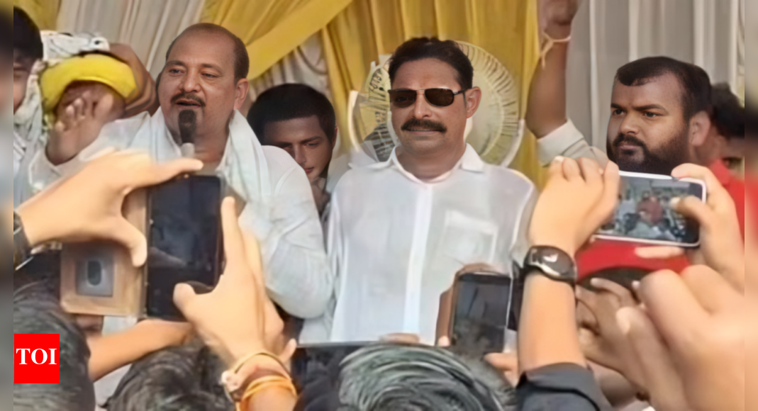 Anant Singh escapes unhurt after stage collapses during campaign in Mokama