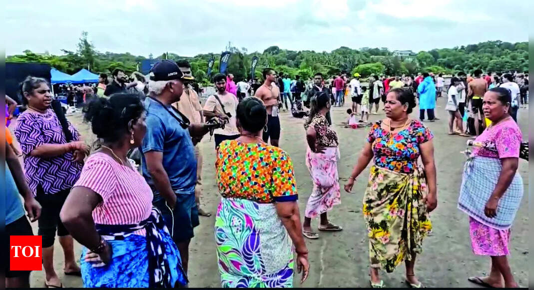 Fisherfolk halt int’l water sports event at Caranzalem