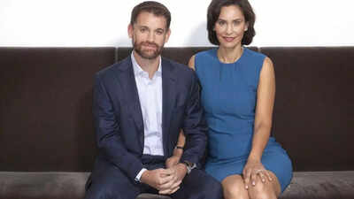 Image: The chronicle of philanthropy  Who are John and Laura Arnold? Billionaire couple donates nearly half of their $2.9 billion fortune to philanthropy