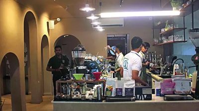 <p>Breakfast being prepared for the Australian national women’s cricket team members at a cafe in Saket, Indore, on Sunday<br></p> Oz team visits café in Indore, says 1 incident doesn’t paint a city bad