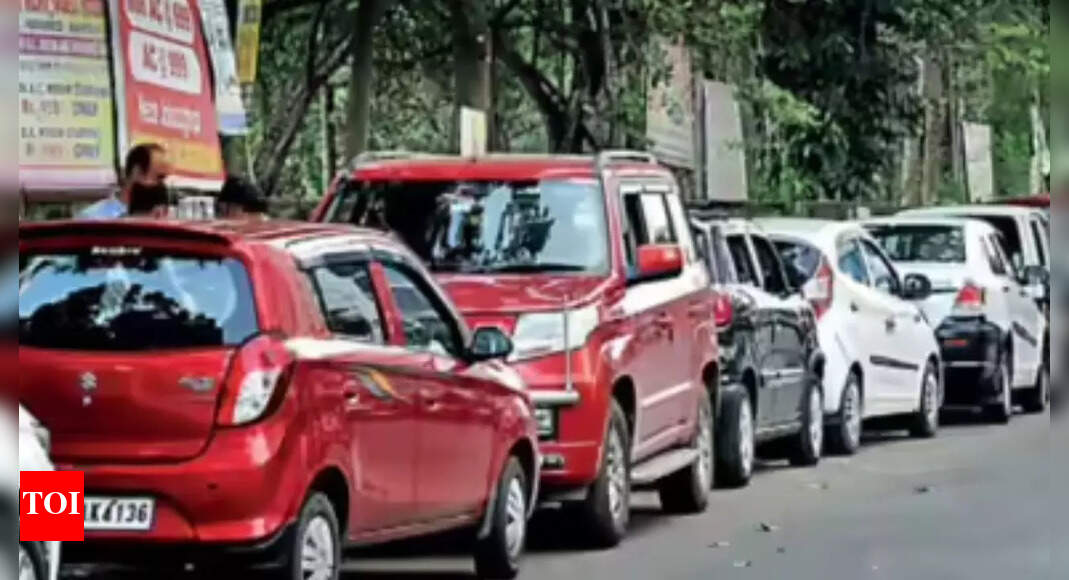 Delhi: MCD plans to double parking fees at 400 lots; aims to curb private vehicle use in pollution season