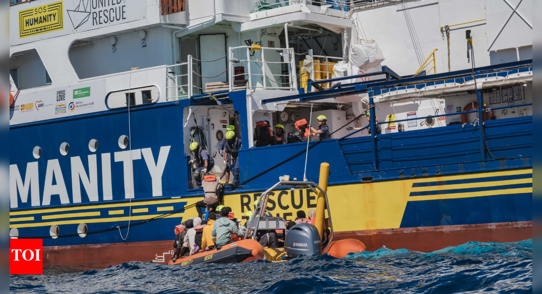 Alone at sea, unaccompanied refugee minors in mortal danger Alone at sea, unaccompanied refugee minors in mortal danger