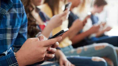 Benefits of banning cellphones in classroom, per a recent study at Florida school