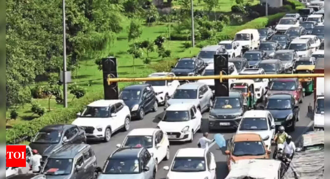 Delhi traffic alert: Police issue restrictions, diversions ahead of Chhath Puja; check affected routes
