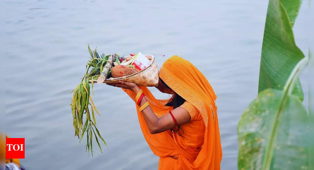 Massive crowds expected at Delhi ghats for Chhath Puja : Check here for traffic diversions and safety advisory