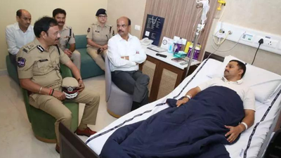DGP B Shivadhar Reddy and CP VC Sajjanar visit gunman VSN Murthy at hospital  Hyderabad cop’s movie-style encounter with criminal stuns bystanders; MLA calls for probe
