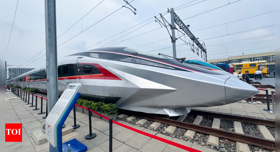 Blink and it's gone: China unveils world's fastest train; CR450 hits 453 km/h
