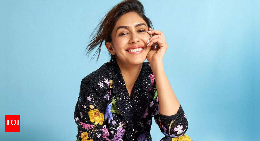 <div>'Sita Raman' actress Mrunal Thakur watches 'Dashavatar'</div> <div>'Sita Raman' actress Mrunal Thakur watches 'Dashavatar'</div>