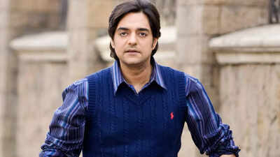 Bollywood's 90s heartthrob Chandrachur Singh, once poised for superstardom alongside industry giants, saw his career trajectory shift dramatically after a skiing injury. Despite a promising start and distinguished roots, a setback in the early 2000s led to a hiatus.  However, Singh has now made a notable comeback on OTT platforms, proving his enduring talent and resilience.  Chandrachur Singh speaks on fame; the actor lives life on his own terms as a devoted single father