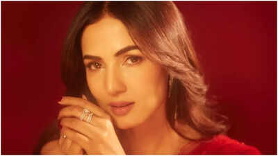 Sonal Chauhan, known for ‘Jannat’, joins the cast of ‘Mirzapur: The Film’. She announced it on Instagram with heartfelt excitement and shared a warm welcome from Excel Entertainment. The film reunites original stars like Pankaj Tripathi and Ali Fazal, with new additions including Jitendra Kumar. ‘Jannat’ actor Sonal Chauhan joins ‘Mirzapur: The film’ cast, says ‘still sinking in’