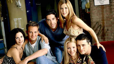 Friends, a beloved 90s sitcom, is now recognized for its lack of diversity, featuring six white characters in a city known for its multiculturalism. Creator Marta Kauffman has expressed regret, acknowledging the need for different decisions. Contemporary shows like Abbott Elementary highlight this shift, proving diversity enriches storytelling. But there was one detail everyone seemed to overlook: New York City didn’t actually look like that. When Friends was called out for having no Black characters
