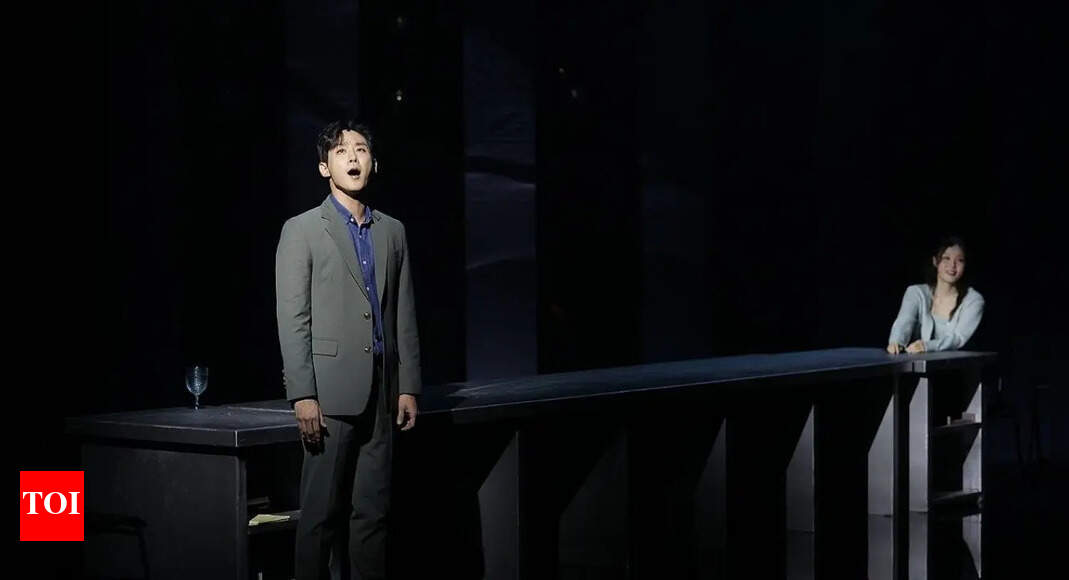 Yoo Jun-sang reveals he was stabbed on stage