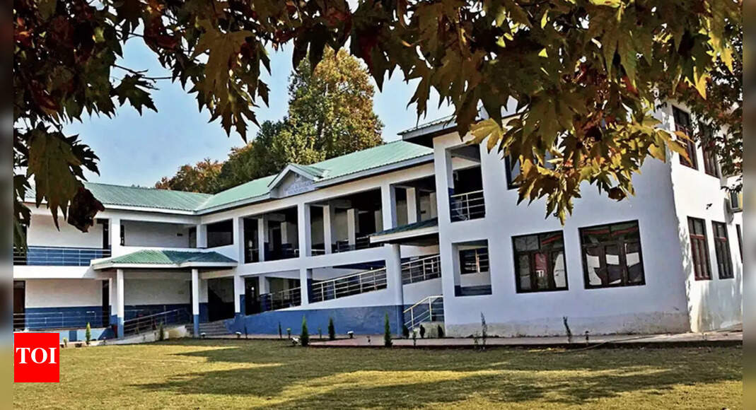 Can govt schools win back parents? Kerala and Kashmir may have the answer