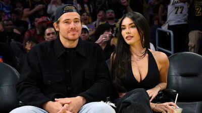 Madison Beer and Justin Herbert (Getty Images) Madison Beer’s photo kissing her female friend resurfaces as her romance with Justin Herbert heats up