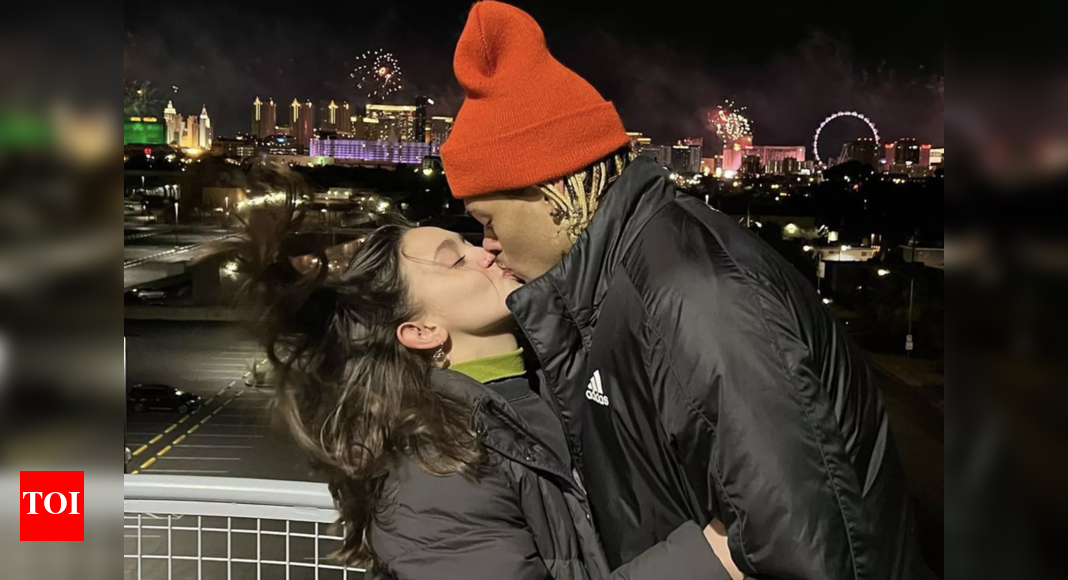 Rome Odunze’s girlfriend goes viral after disrespectful tweet — fans clap back