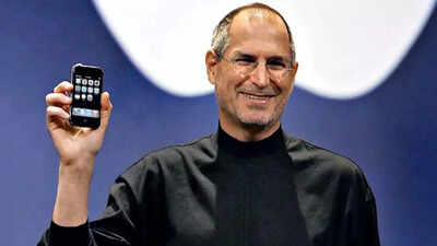 Representative Image Corning CEO Wendell Weeks recalls Steve Jobs' 'threat' that convinced his company to manufacture iPhone screens