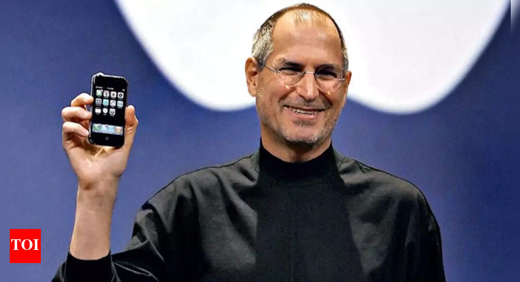Corning CEO Wendell Weeks recalls Steve Jobs' 'threat' that convinced his company to manufacture iPhone screens