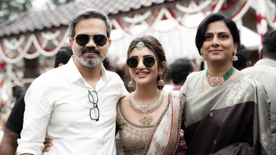  'Mass Jathara' actor shares photos with 'KGF' director Prashanth Neel