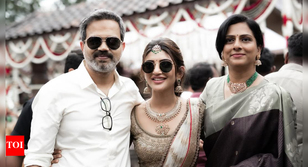 Sreeleela attends Bhuvan Gowda's wedding: 'Mass Jathara' actor shares photos with 'KGF' director Prashanth Neel