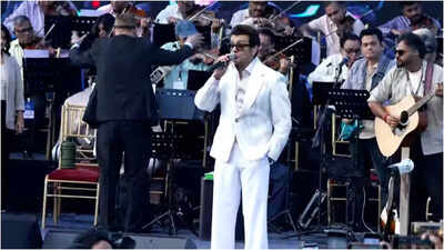 At a recent performance in Srinagar, Sonu Nigam captivated the crowd not just with his music but also by pausing to pay tribute to the Azaan, a gesture warmly received by those present. The turnout at SKICC, however, was less than expected due to boycott mandates. This thoughtful act reminded many of the singer's past controversies regarding the Azaan.  'Mujhe do minute time dijiye…'