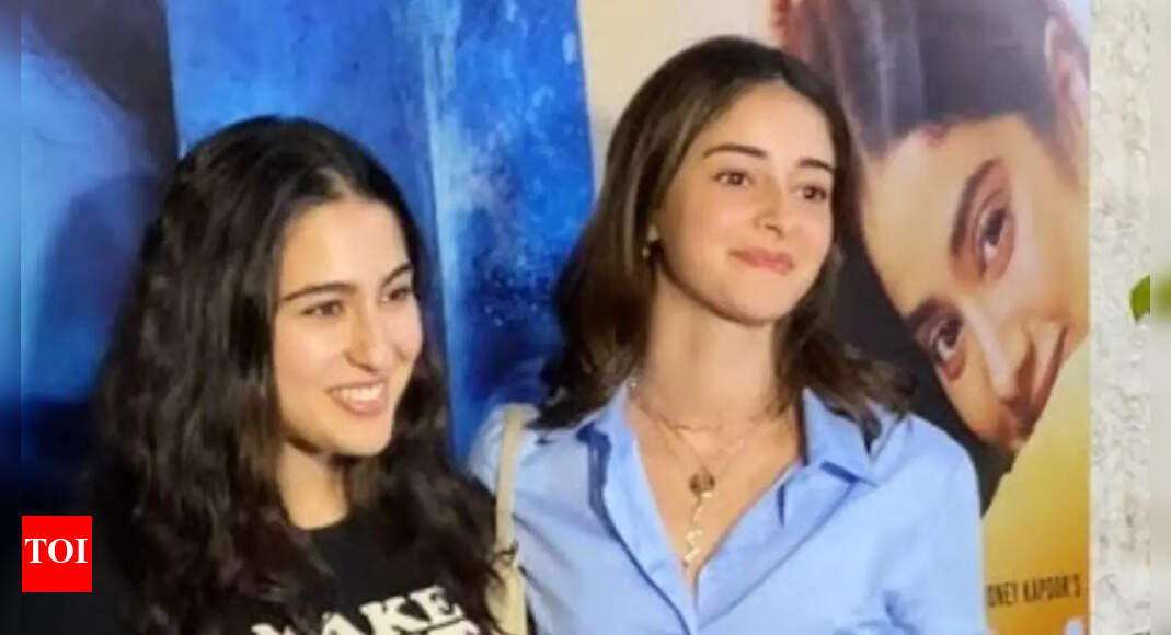 When Ananya crashed a wedding with Sara When Ananya crashed a wedding with Sara