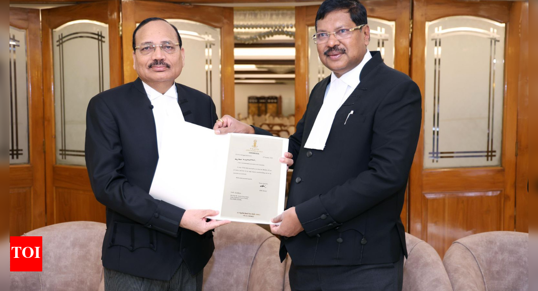 CJI recommends Justice Kant as next CJI; hands him copy of letter in gathering of SC judges