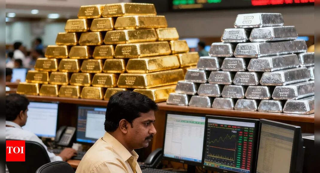 MCX trading halted! Exchange sees extended tech glitch; trading in gold and silver futures delayed – The Times of India MCX trading halted! Exchange sees extended tech glitch; trading in gold and silver futures delayed – The Times of India