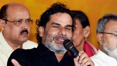 प्रशांत किशोर (ANI फोटो) दोहरी मतदाता पहचान विवाद: बिहार, बंगाल सूची में नाम को लेकर प्रशांत किशोर को EC का नोटिस; 3 दिन में जवाब मांगा है