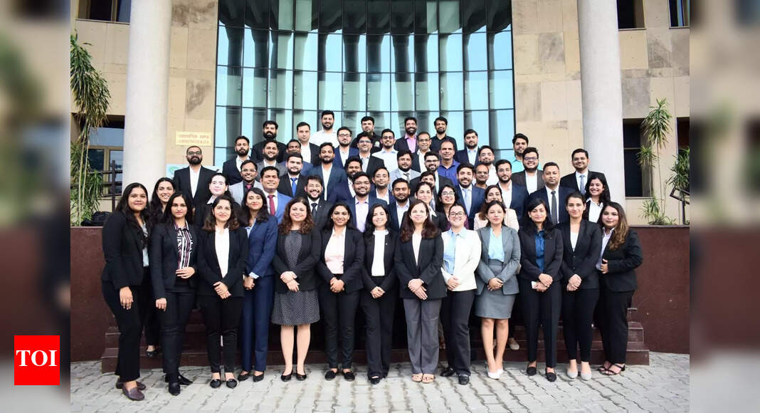 Elevate your career with IIM Lucknow’s 2-Year MBA (PGPWE) for Working Executives