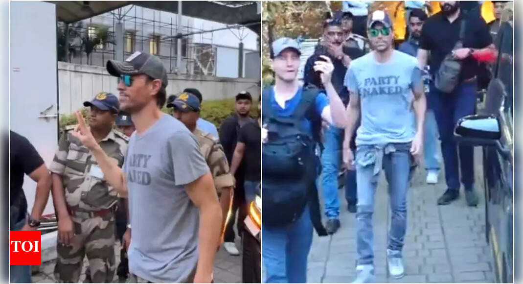 Enrique India concert: Singer ARRIVES in Mumbai; greets fans Enrique India concert: Singer ARRIVES in Mumbai; greets fans