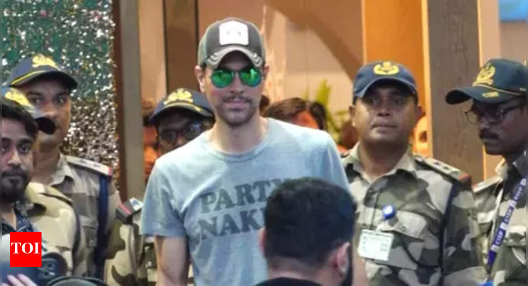 Enrique Iglesias arrives In India ahead of his two-day concert In Mumbai