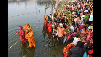  At Least 14 Drown and 2 Die in Accidents