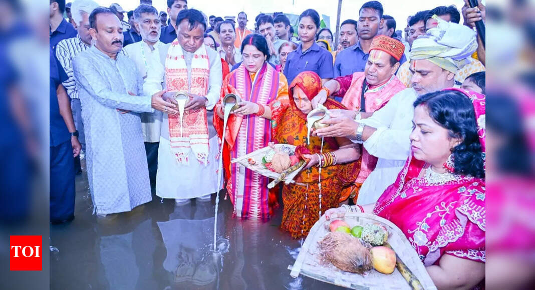 CM celebrates Chhath, highlights cultural unity