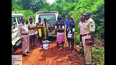 10 held for poaching, selling wild boar meat 10 held for poaching, selling wild boar meat