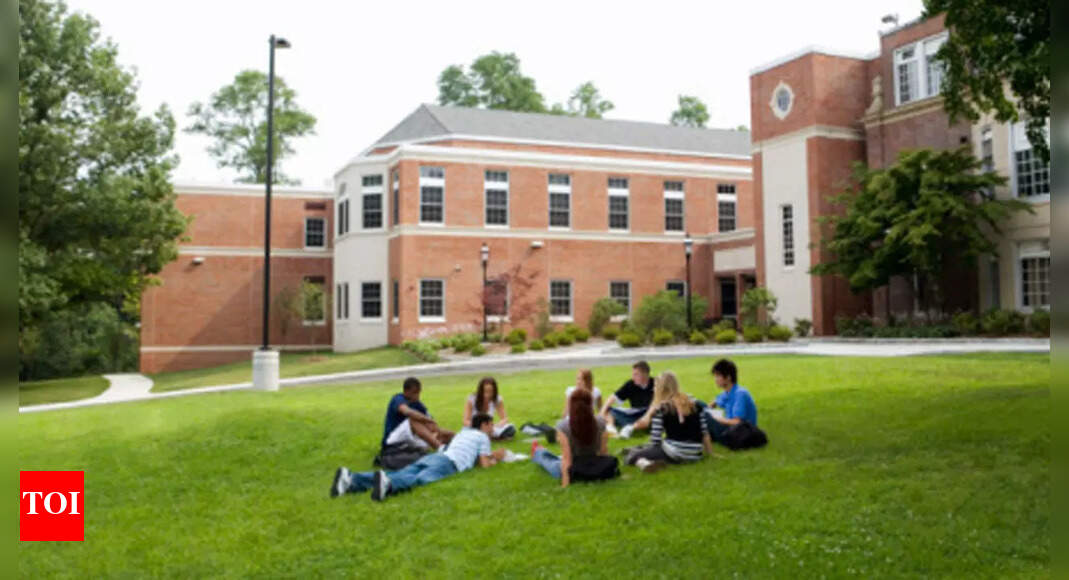 कौन सा कॉलेज ट्रम्प के समझौते पर हस्ताक्षर कर रहा है? कौन सा कॉलेज ट्रम्प के समझौते पर हस्ताक्षर कर रहा है?