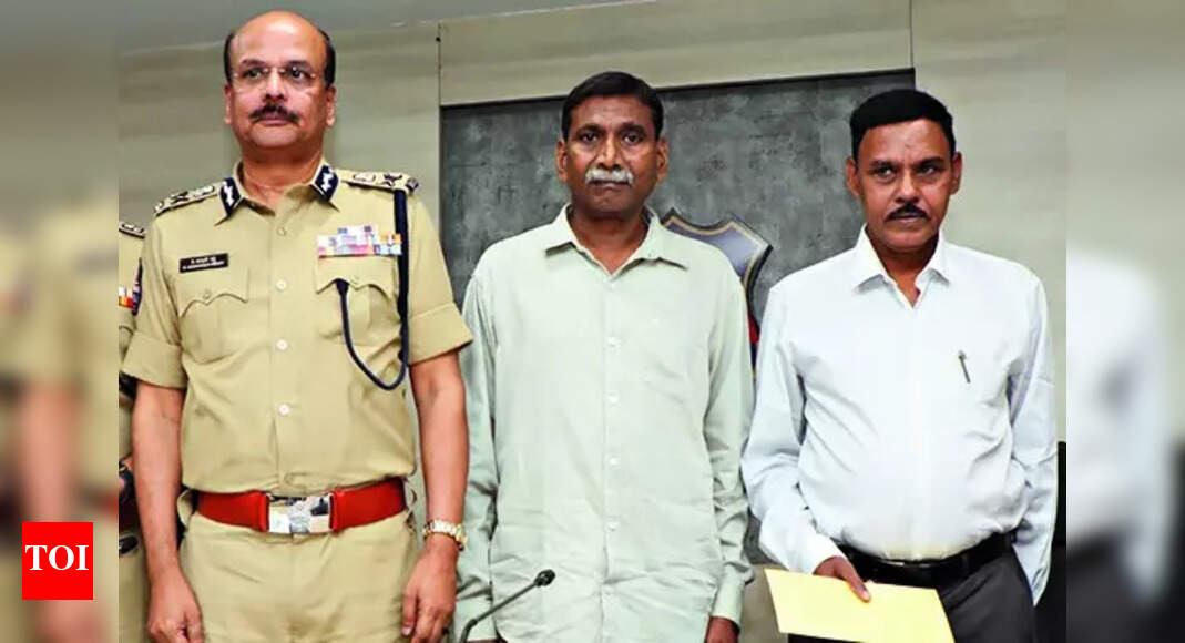 In another blow to Maoists, 2 more top leaders surrender