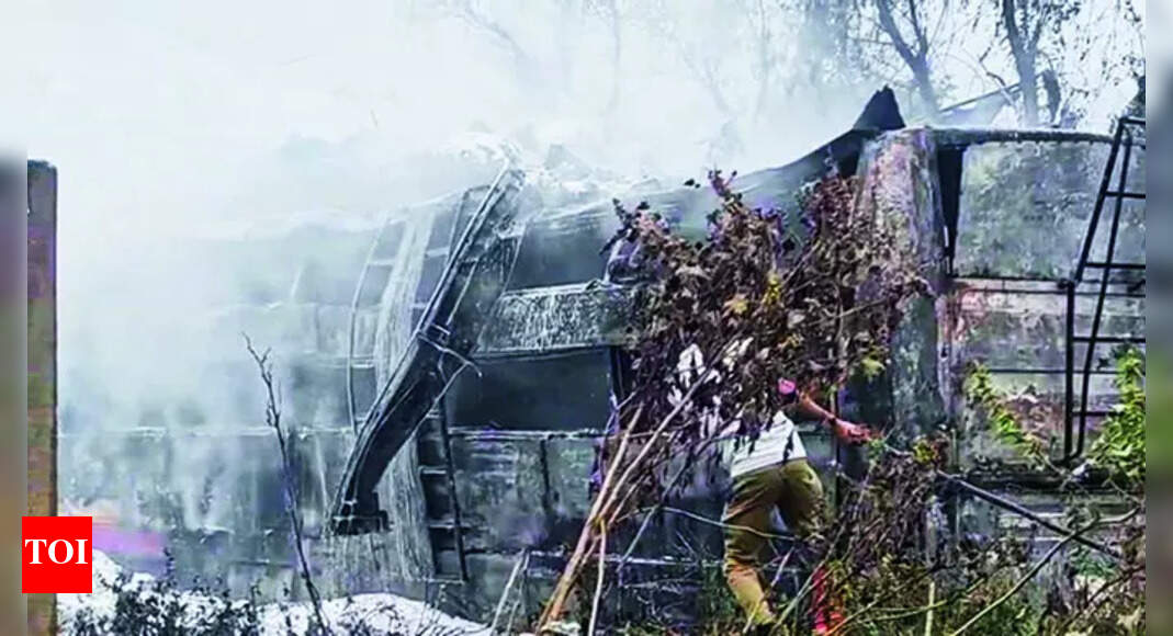2 killed as overhead power cablesets UP bus on fire near Jaipur ...
