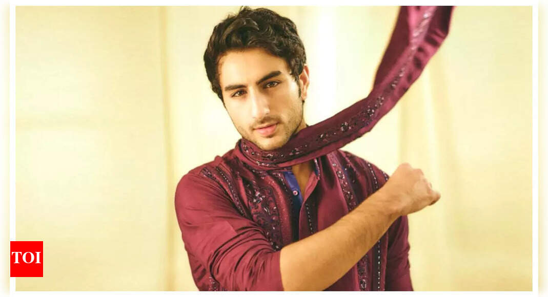 ‘उनकी वास्तविक आवाज सुनकर बहुत खुशी हुई…’: नेटिज़ेंस ने एक कार्यक्रम के दौरान इब्राहिम अली खान की तुतलाहट को आत्मविश्वास से गले लगाने की प्रशंसा की |