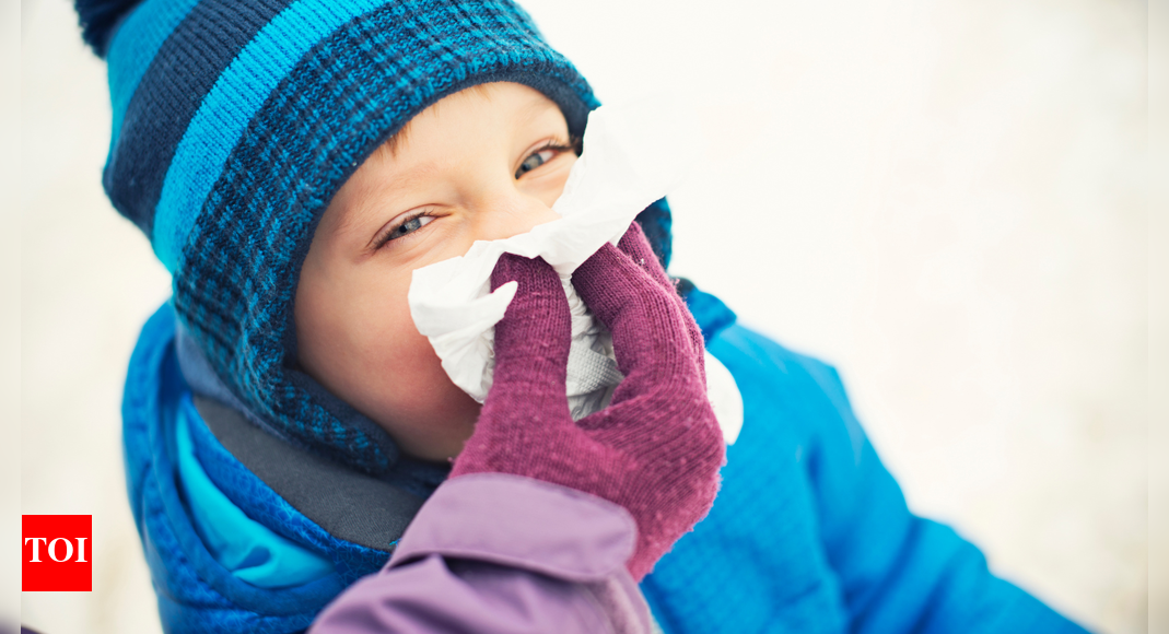 कैसे ठंडी, शुष्क हवा प्रतिरक्षा को कम करती है और सर्दियों की बीमारियों को बढ़ावा देती है (और उन्हें कैसे रोकें) कैसे ठंडी, शुष्क हवा प्रतिरक्षा को कम करती है और सर्दियों की बीमारियों को बढ़ावा देती है (और उन्हें कैसे रोकें)