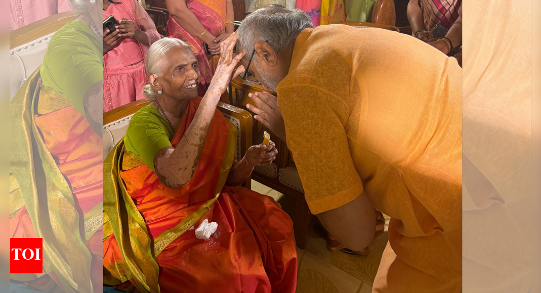 VP Radhakrishnan takes time out of busy schedule to meet his mother in Tiruppur VP Radhakrishnan takes time out of busy schedule to meet his mother in Tiruppur