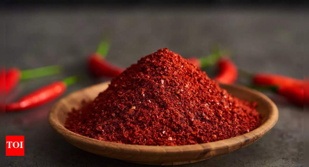 Side effects of red chilli powder: Diarrhoea, heartburn, cancer risks, and more | – The Times of India
