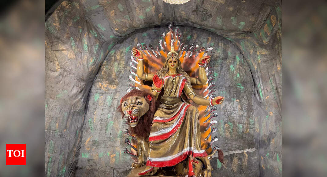 Jagadhatri Pujo honors Bengal’s forgotten rebels with Banglar Dakat