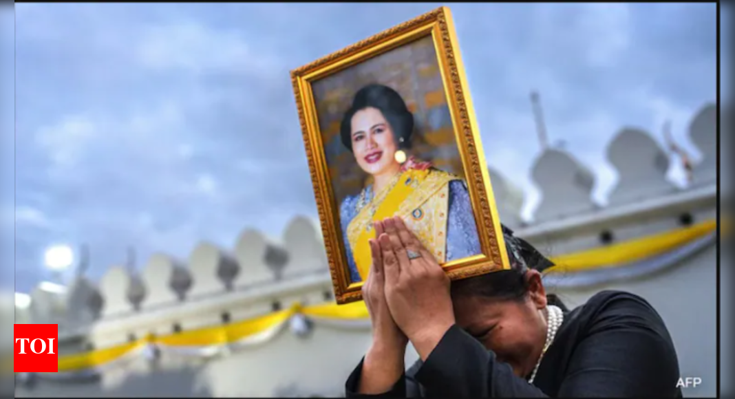 Travel in Thailand during the year-long mourning period for Queen Sirikit: Key updates, etiquette tips, and dos and don’ts