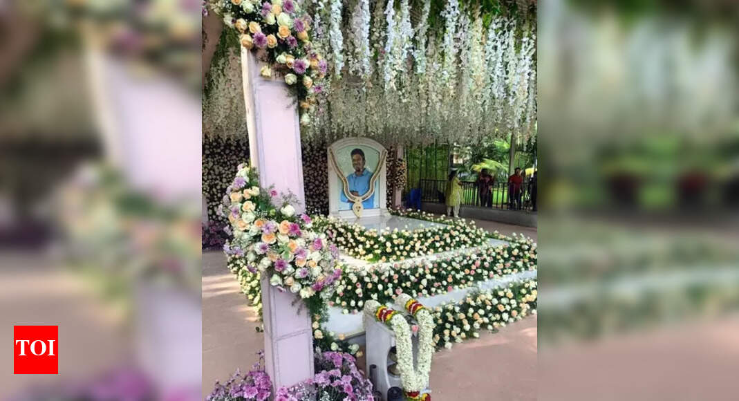 Puneeth Rajkumar’s 4th death anniversary; Fans gather to pay emotional tributes to ‘Appu’