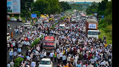 High Court orders Bacchu Kadu-led protesters to immediately clear Wardha Road, warns of strict action against violators