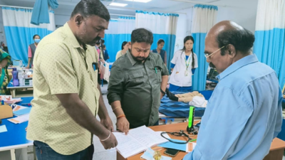 District food safety officer Dr Thanga Vignesh, along with food safety officers Ranganathan Loganathan, carried out an inspection on Wednesday. 128 Namakkal private college students fall ill after drinking contaminated water