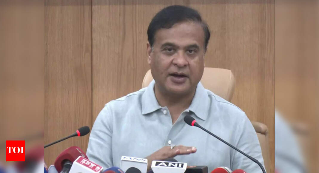 Himanta orders treason charges after Cong leader sings B’desh anthem