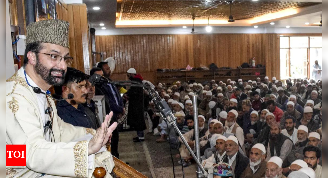 <div>J&K MLAs, Mirwaiz appeal for a kinder view on separatist Shah, Kashmiri prisoners</div>