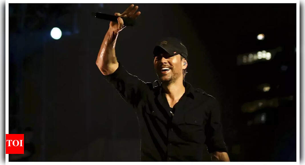 Enrique Iglesias concert: Singer greets audience with 'Namaste'; kisses fan during show - WATCH
