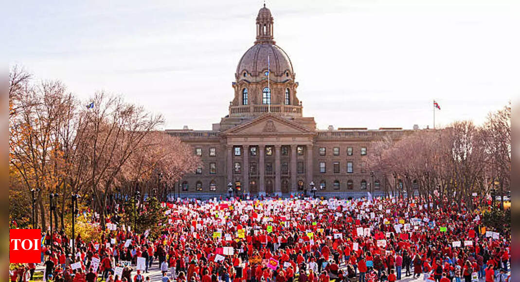 740,000 Alberta students resume school amid red shirts, red-rimmed eyes following ATA strike